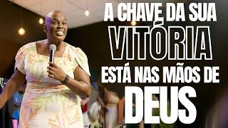 ✝️A CHAVE DA SUA VITÓRIA ESTÁ NAS MÃOS DE DEUS - PASTORA SANDRA ALVES🙌