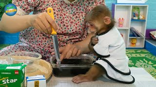 Download lagu Funny Kobi obediently and diligently learns to cook mp3