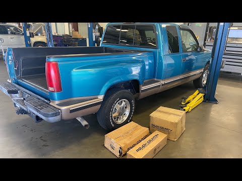 1997 GMC C1500 gets a Rough Country lift kit and 35s ….