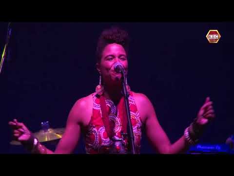 ShowCase Wednesday - Syssi Mananga Performs || Grapevine