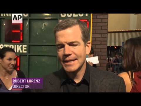 Eastwood Laughs Off Empty Chairs