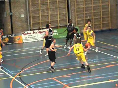 5 februari 2011 Rivertrotters U14-2 vs Rotterdam Basketbal 54-26 3rd period.mpg