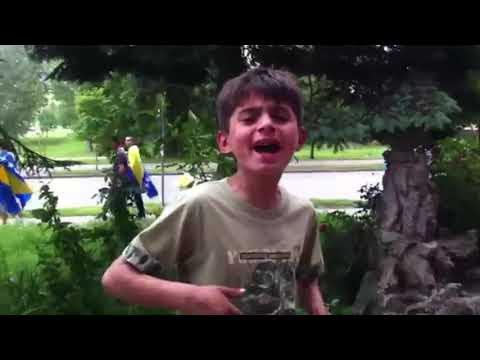 Mali Mustafa pjeva -  razvaljuje