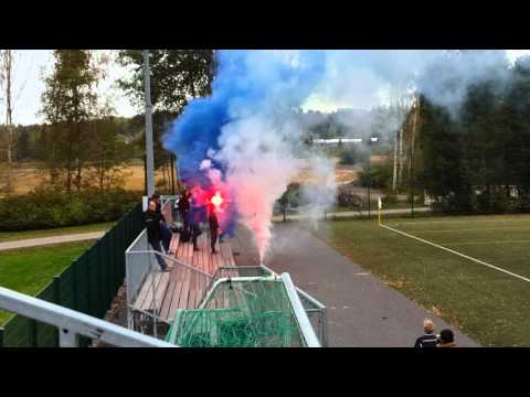 4.10.2015 FC Espoo fans celebrating at HT
