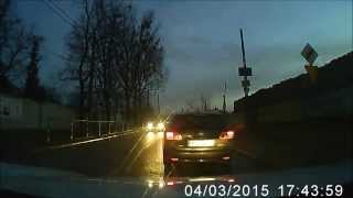 preview picture of video 'Toyota avensis przejazd na czerwonym świetle Warszawa Arkuszowa'