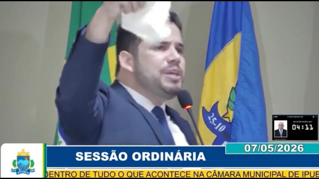 Imagem da notícia Vereador tira tapioca do terno após colega trocar oposição pela base do prefeito em Ipueiras (CE)