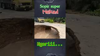 Download lagu SUBHANALLAH,,,Truk lewat jembatan ambruk #trukviral #trukolengterguling #musibah #fyp mp3