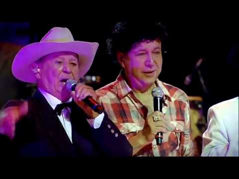 Teodoro & Sampaio - Seresteiro da lua (part. Pedro Bento & Zé da Estrada) [DVD 30 Anos - Ao vivo]