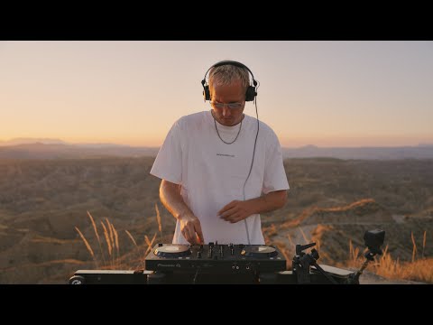 Emotional Breaks in the spanish desert by EMPIRICAL