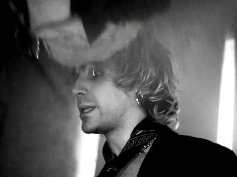 BRAILLE - Green Big Eyes (ft Luna) (Official Music Video)