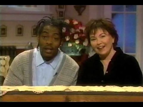 Roseanne Barr and Coolio sing the "All in the Family" theme song