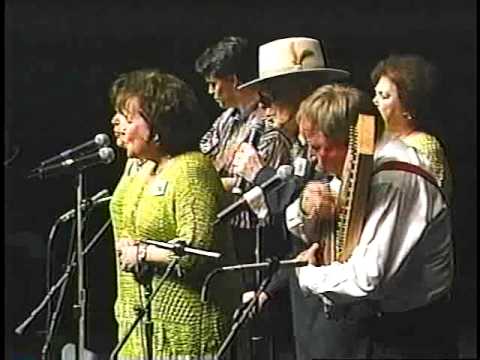 The Lewis Family. In A Land Where We'll Never Grow Old. 2000 GOGR