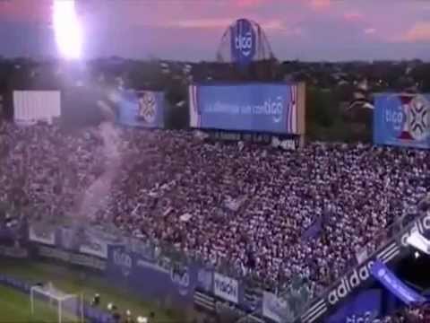 "LA HINCHADA DE OLIMPIA DANDO CATEDRA DE COMO ALENTAR ( APRENDE HIJO)" Barra: La Barra 79 &bull; Club: Olimpia