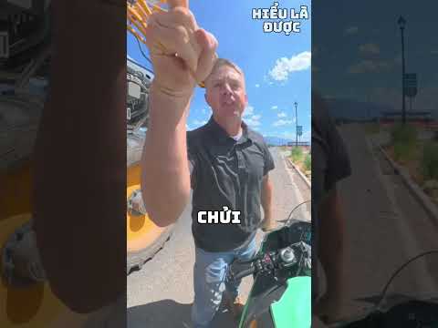Biker gây phẫn nộ cho chủ xe phun thuốc nông nghiệp. 😰😡