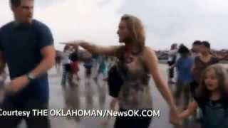 preview picture of video 'Students scream moments after tornado's devastation'