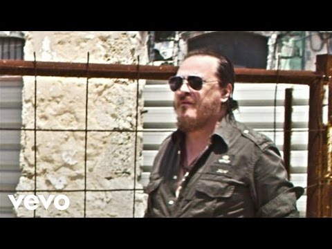 Video per il significato della canzone Love again di Zucchero