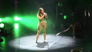 Amel Bent - Entrée sur scène + Gemini (Olympia)