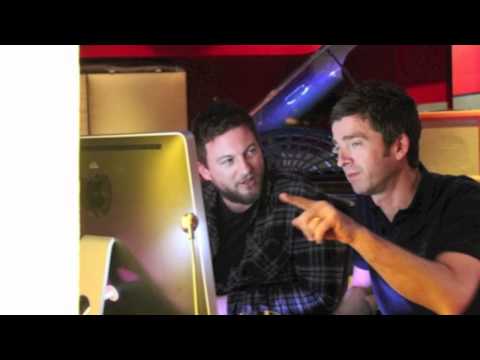 Noel Gallagher & Matt Morgan Guest DJ on Radio 2 10/09/11 (talking bits only!) [Part 1/6]