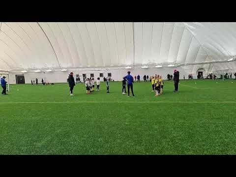 Kups p8 musta - Kups Kurjet keltainen (8.10. Mikkeli)