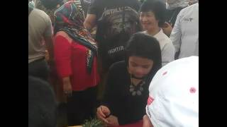 Download lagu Putri Da4 mencicipi kuliner BALIKPAPAN mp3