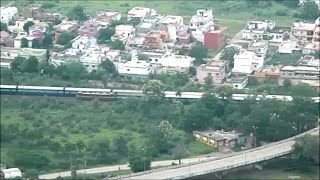 preview picture of video 'Aerial View: Clash Of The Titans 12809 MUMBAI HOWRAH MAIL Vs 12906 HOWRAH - PORBANDAR EXPRESS'