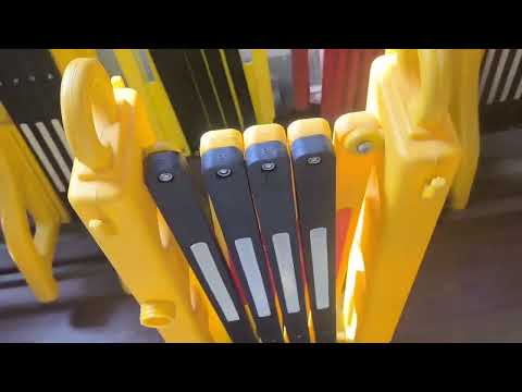 Red Expandable Plastic Barrier Retractable Barricade Foldable Water Filled Traffic Barriers