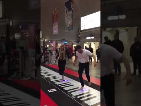 Toccata And Fugue - Johann Sebastian Bach, Floor Piano