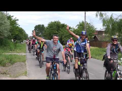 Prin sate de câmpie românești pe două roți