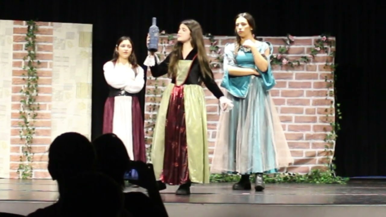 Esquete Teatral: ROMEU E JULIETA - Entre o Amor e o Conflito - Primo Atto