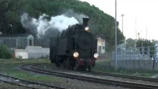 preview picture of video 'Sardinian Narrow Gauge Stream loco arrives at Arbatax'