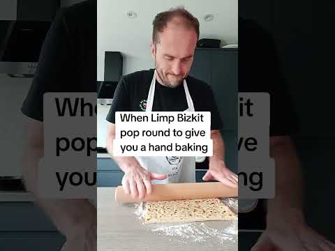 Fred Durst is a taskmaster in the kitchen 🥧🎸🤘