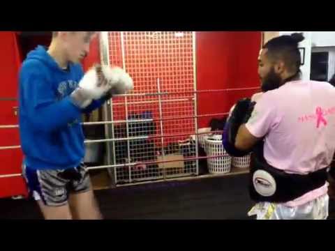 MUAY THAI PAD WORK : Ciarain Shanahan on pads