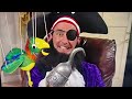 With You Host The Patchy The Pirate English French Spanish