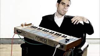 Deetron - Essential mix (2012-11-17)