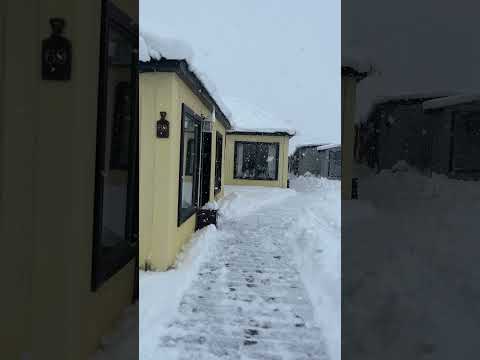 ❄️ Cuando la nieve llega, El Chaltén muestra una de sus versiones más mágicas.