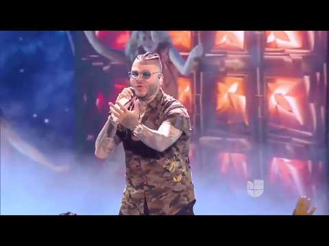 Farruko cantó 'Don't Let Go' y se le unió Jacob Forever con 'Quiéreme'