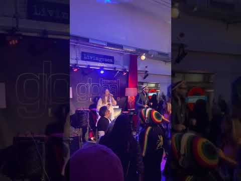 Papa Dee & Governor Andy fick besök häromsistens av Spectra