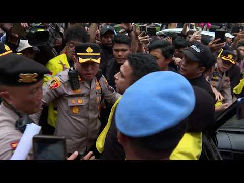 Police attack Indonesian student protesters, arresting at least 21 as clashes erupt