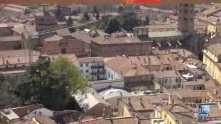 preview picture of video 'Una passeggiata a 55 metri: ecco Piacenza dal campanile del Duomo'