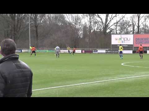 21 mrt 2015 DZC '68 B1 - VV De Meern B1 com 1-0 Kopbal Jesse op paal