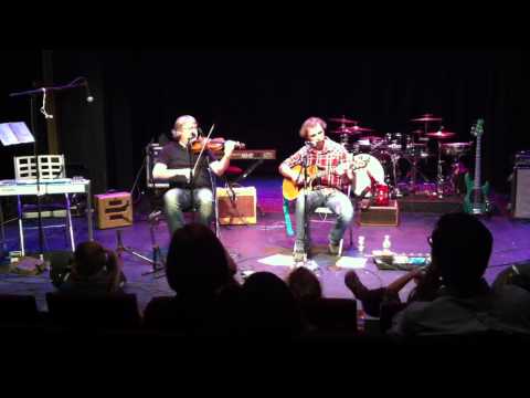 Andy Happel & Eric Poirier perform French folk song