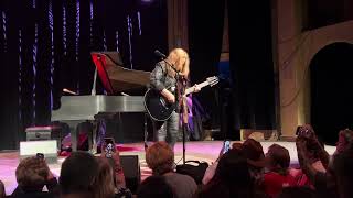 Melissa Etheridge Solo Show benefiting #EtheridgeFoundation ‘Cherry Avenue’ jam … “and so we dance…”