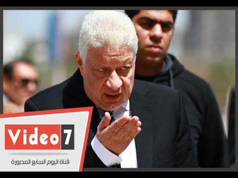 مرتضى منصور يحرج شاب حاول التقاط صورة معه اثناء افتتاح للنادي النهري