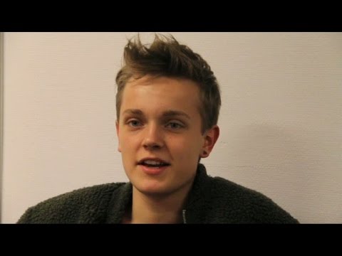 Erik Rapp hälsar till tittarna - Idol Sverige (TV4)