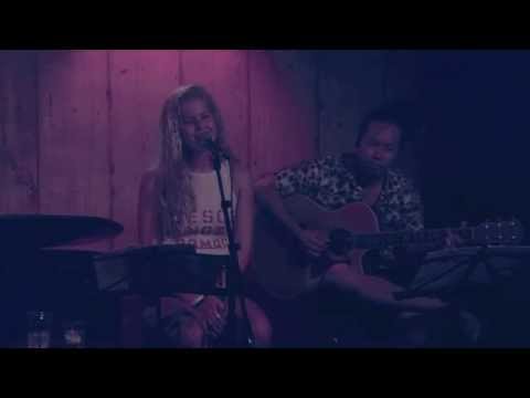 Aurora Barnes - The Water Is Wide (cover)