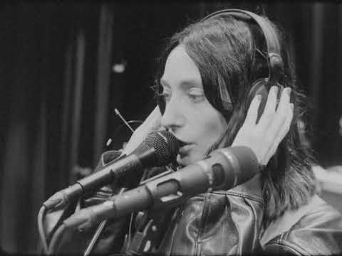 King Hannah - Look At Miss Ohio (Official Video)