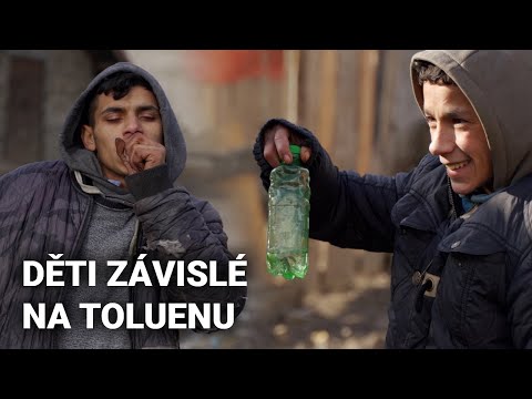 Děti fetujícící toluen v romské osadě Sečovce | Projekt VIZE