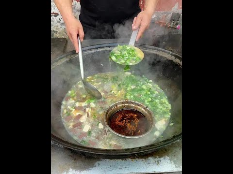 今天请朋友吃河南安阳扁粉菜，7块一碗，朋友爱吃豆腐，汤很纯香 #向往生活7待新体验 @广汽传祺#原创视频 #美食 #安阳美食 #扁粉菜