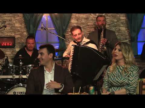 Splet Makedonski pesni - Pod javorot,Star Dzumbuslija,Stamena ,Sednav da veceram