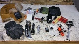 preview picture of video 'Winter 2015 EDC Everyday Carry Pocket Dump'